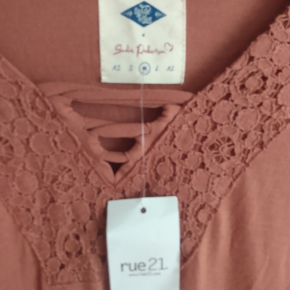 Rue21 Top - Picture 2 of 3